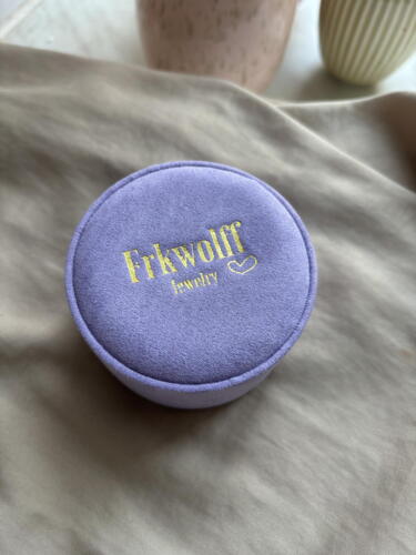 Round velvet box w. gold logo - medium