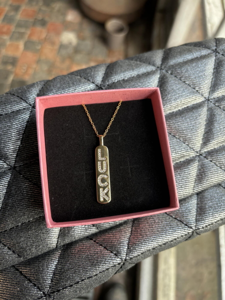 Glitter luck necklace