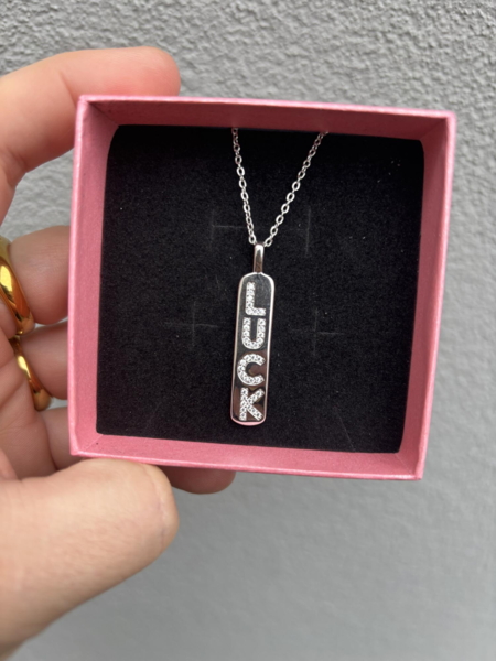 Glitter luck necklace