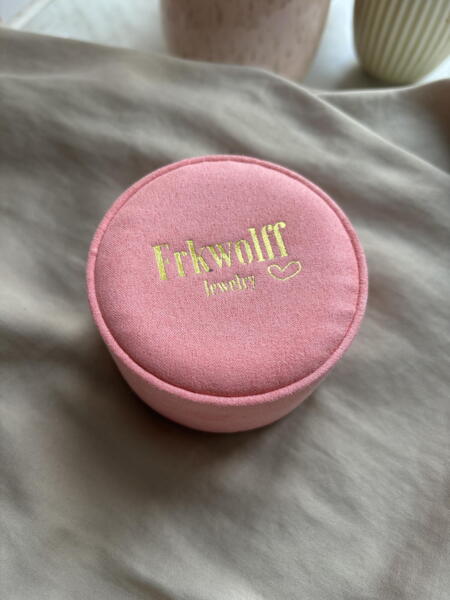 Round velvet box w. gold logo - medium